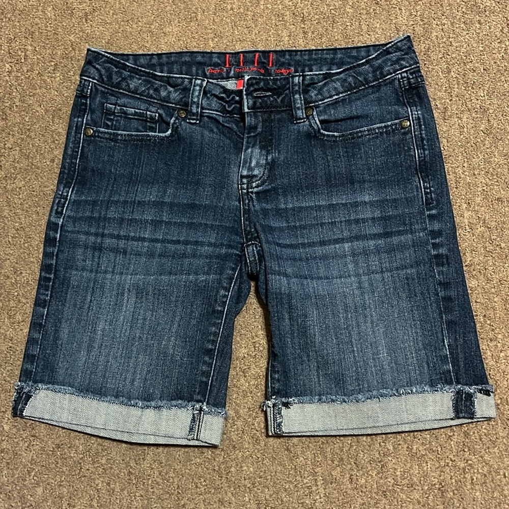 Jeans shorts by ELLE. 💗